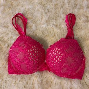 Victoria Secret Bombshell Bra • 34C